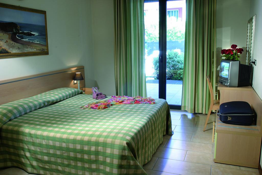 Residence Spiaggia D'Oro Desenzano del Garda Eksteriør bilde