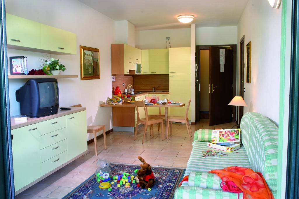 Residence Spiaggia D'Oro Desenzano del Garda Eksteriør bilde