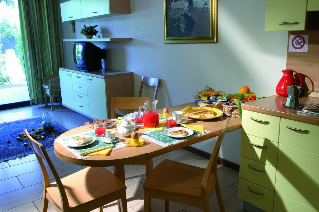Residence Spiaggia D'Oro Desenzano del Garda Eksteriør bilde