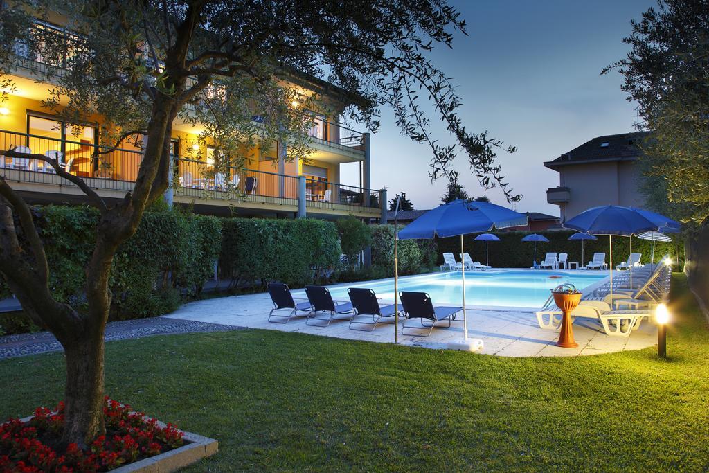 Residence Spiaggia D'Oro Desenzano del Garda Eksteriør bilde