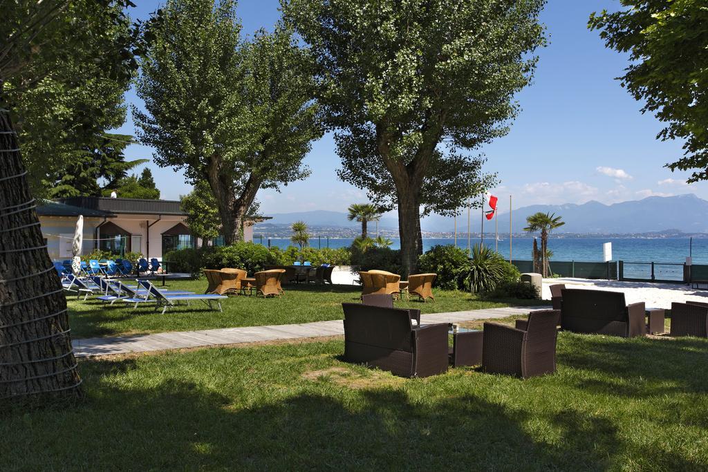 Residence Spiaggia D'Oro Desenzano del Garda Eksteriør bilde