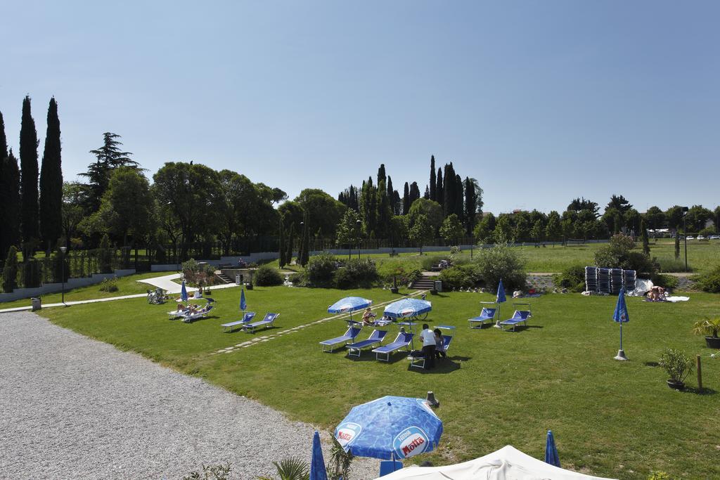 Residence Spiaggia D'Oro Desenzano del Garda Eksteriør bilde
