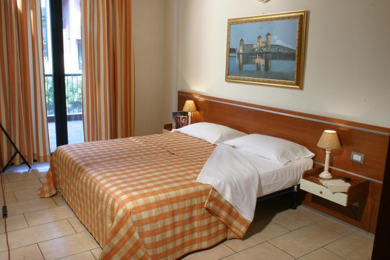Residence Spiaggia D'Oro Desenzano del Garda Eksteriør bilde